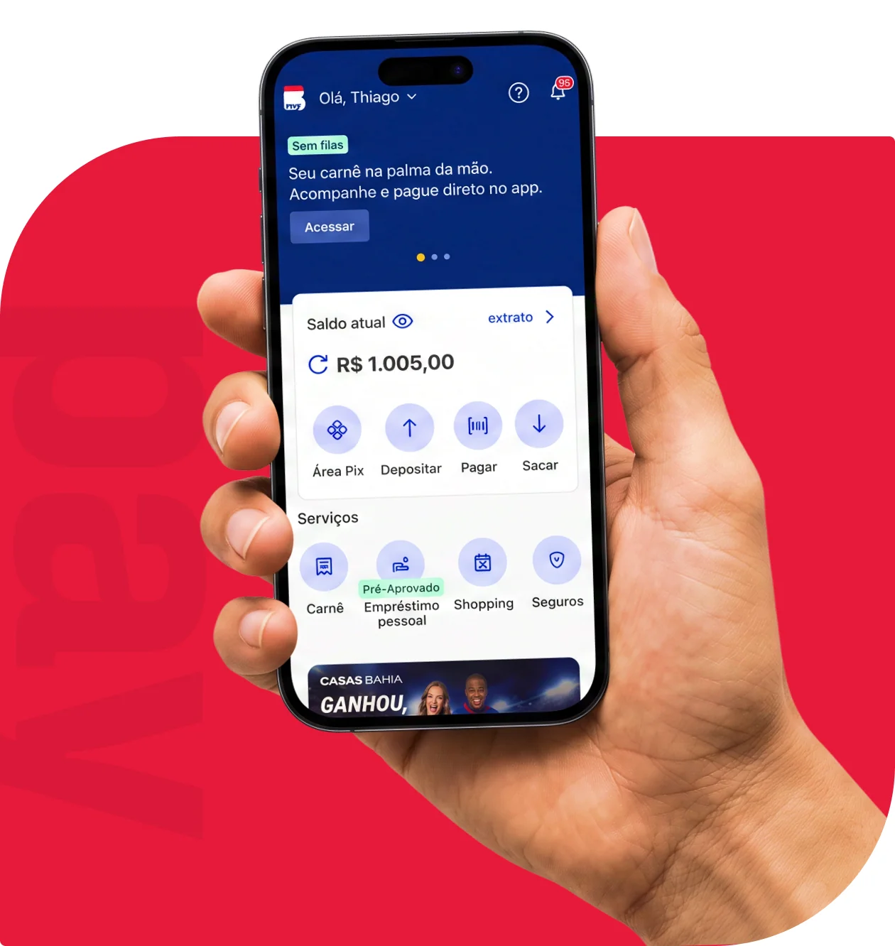 Mão segurando um celular com a tela inicial do aplicativo Casas Bahia Pay